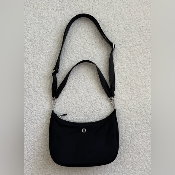 Lululemon Adjustable Mini Shoulder Bag 3L Black NWOT - Picture 1 of 14